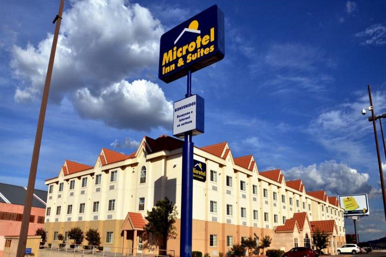 Microtel Inn & Suites By Wyndham Chihuahua Exterior photo